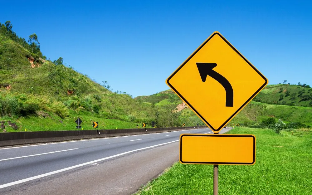 右折時の正しい運転テクニック