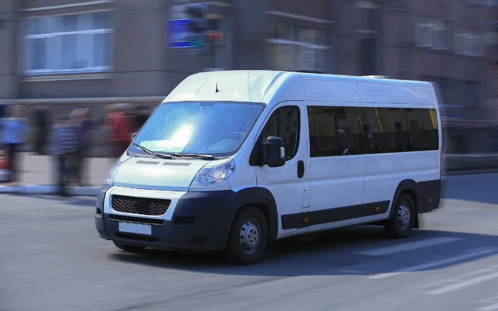 マイクロバス運転に必要な免許①:中型免許