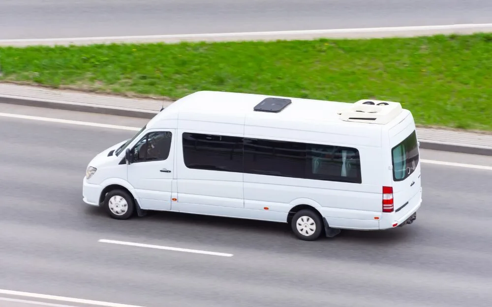 大型免許や大型二種免許でもマイクロバスは運転可能